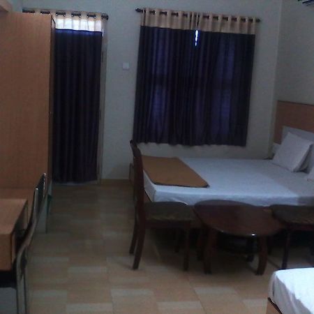 Hotel Pasuparthy Residency Tirupati Exteriör bild