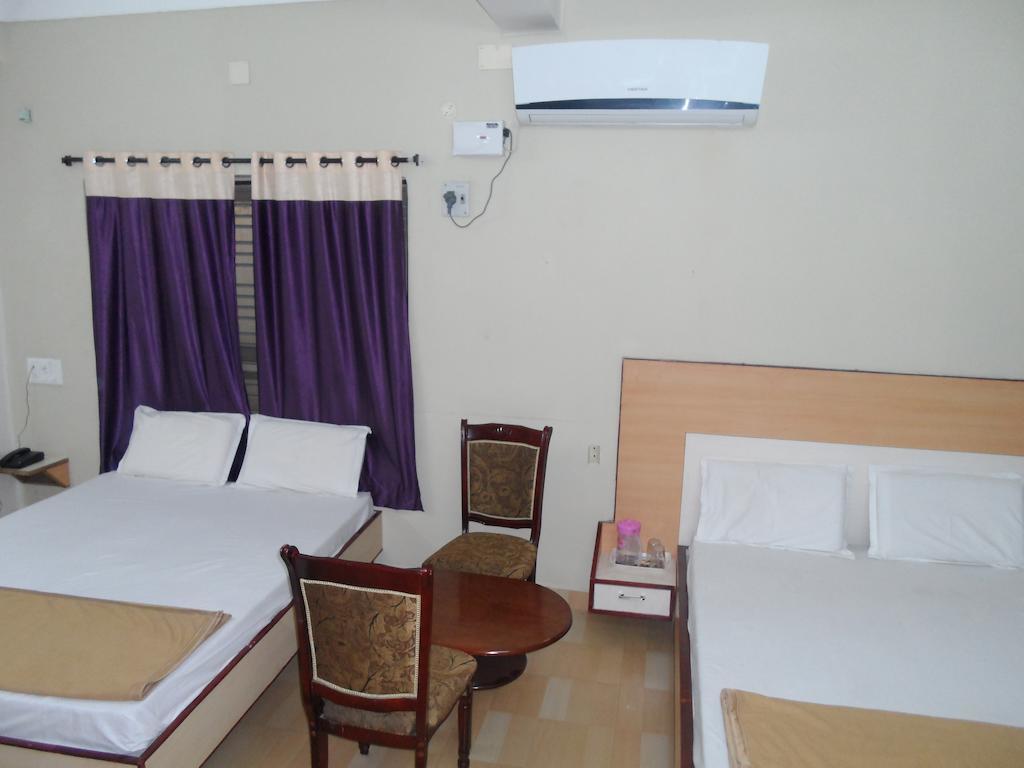 Hotel Pasuparthy Residency Tirupati Exteriör bild