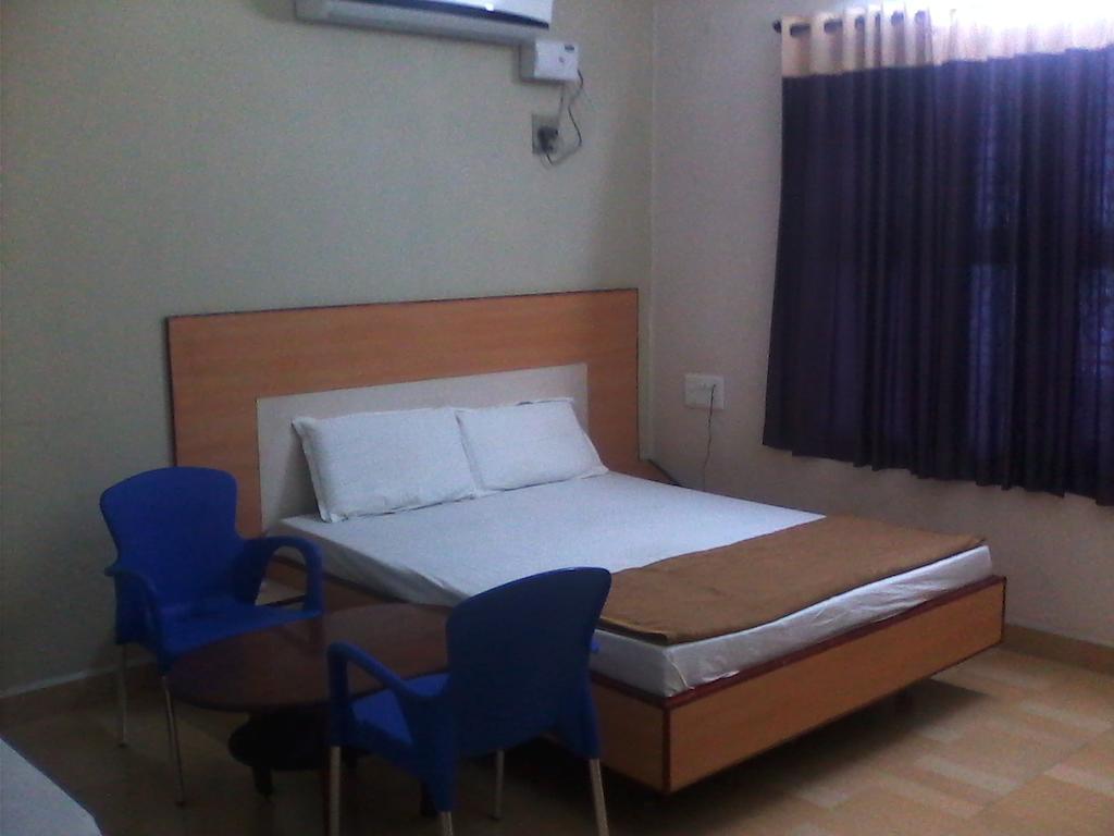 Hotel Pasuparthy Residency Tirupati Exteriör bild